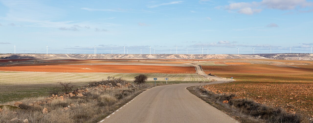 Aerogeneradores sobre el paisaje de la provincia de Soria
